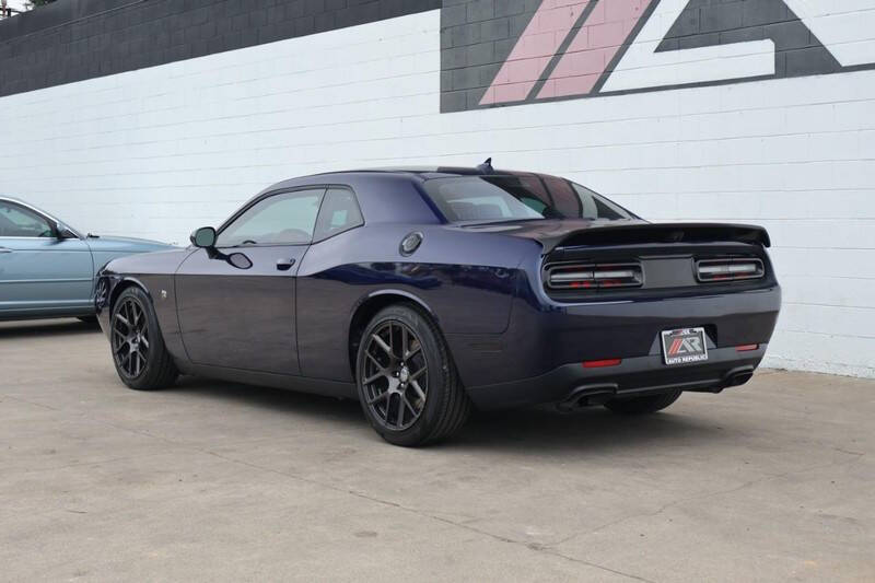 2016 Dodge Challenger 392 HEMI Scat Pack Shaker