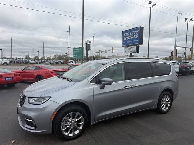 2021 Chrysler Pacifica Touring L's photo
