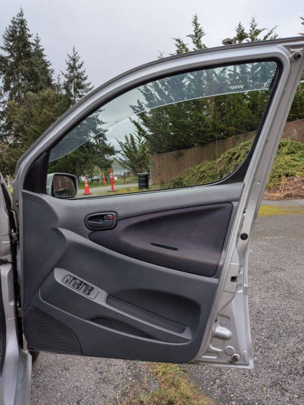 2000 Daihatsu YRV