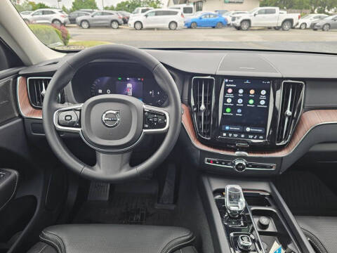 2023 Volvo XC60 B5 Ultimate Bright Theme