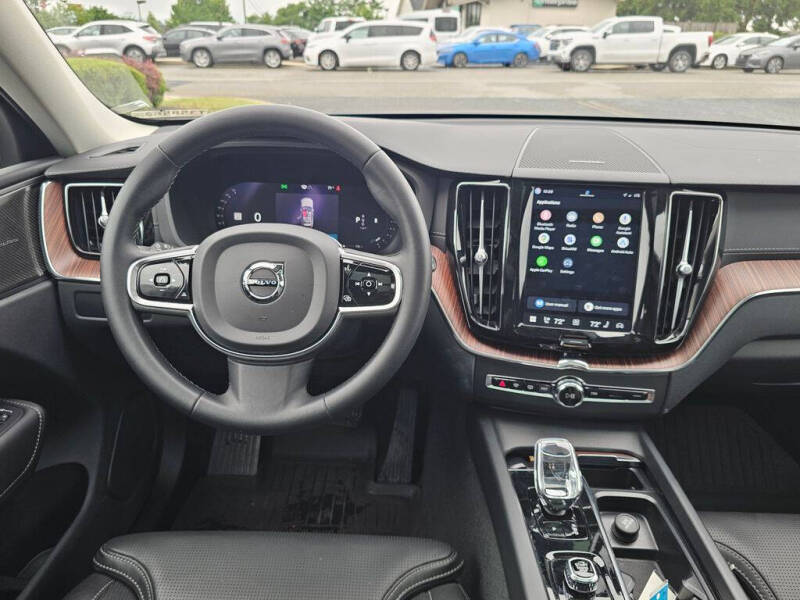 2023 Volvo XC60 B5 Ultimate Bright Theme