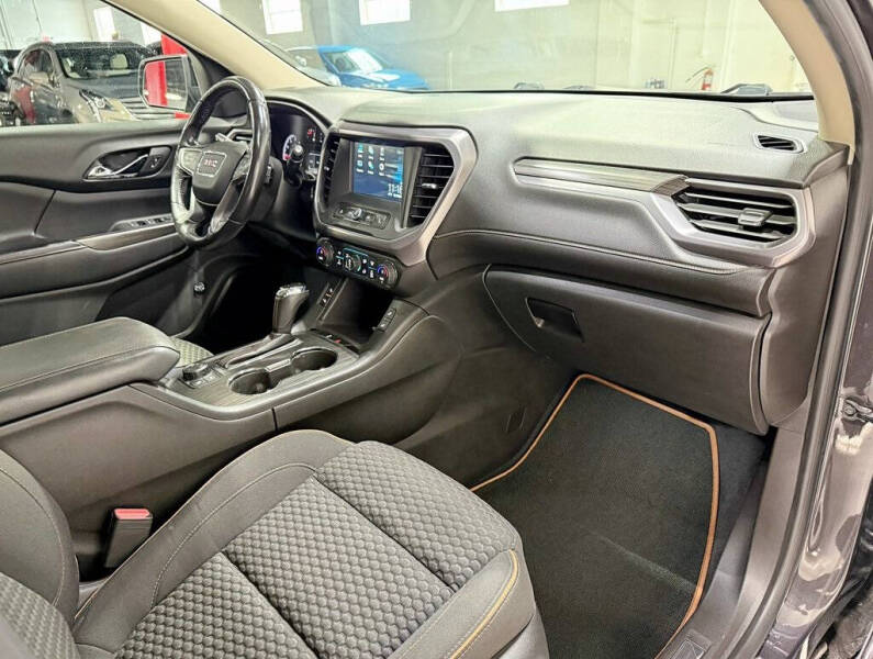 2017 GMC Acadia SLE-2