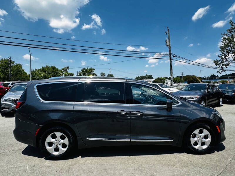 2017 Chrysler Pacifica Touring-L Plus