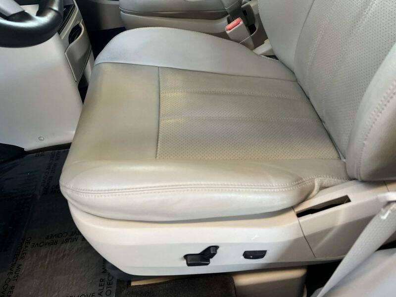 2016 Chrysler Town and Country Touring-L