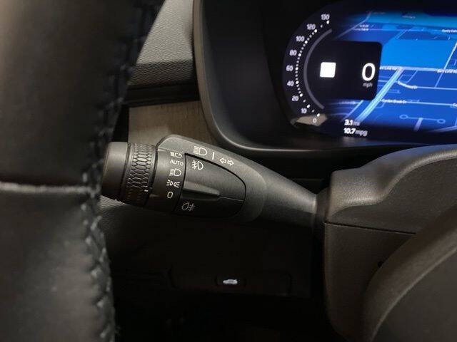2025 Volvo XC40 B5 Plus Bright Theme