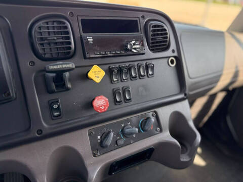 2019 Freightliner M2 106