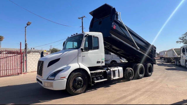 VOLVO SUPER 10 DUMP TRUCK Image