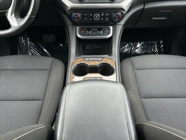 2022 GMC Acadia SLE