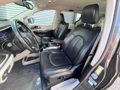 2017 Chrysler Pacifica Touring-L Plus