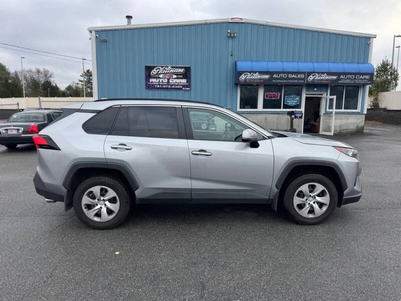 2021 Toyota RAV4 LE's photo