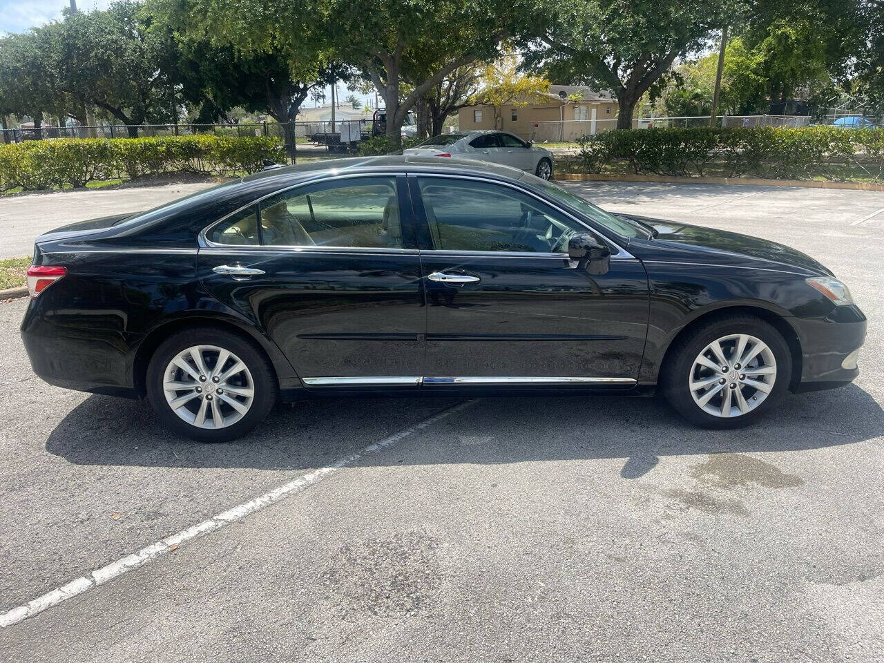 2012 LEXUS ES Sedan - $10,995