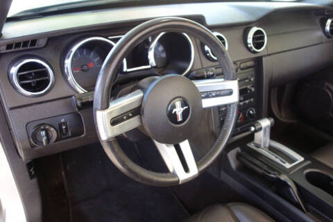 2005 Ford Mustang V6 Deluxe