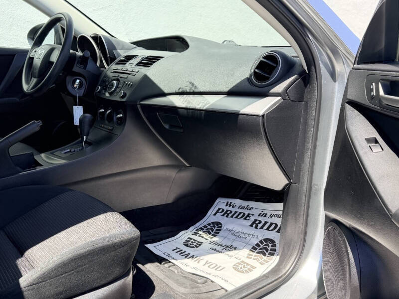 2013 Mazda MAZDA3 i SV