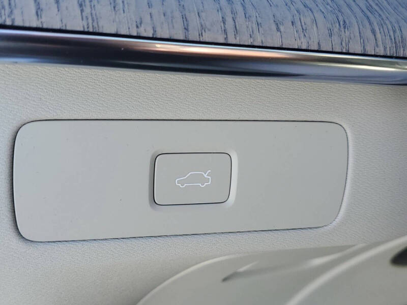 2025 Volvo XC90 B6 Ultra Bright Theme 6P