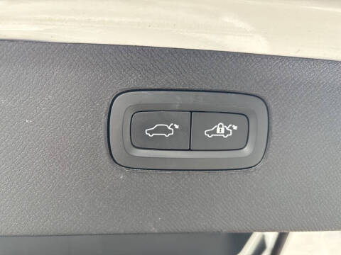 2024 Volvo XC90 Recharge T8 Ultimate Bright Theme 7P