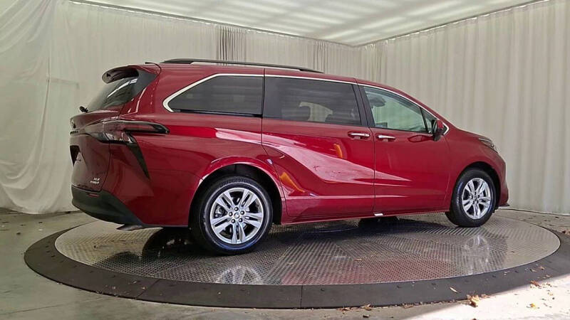 2024 Toyota Sienna XLE 7-Passenger