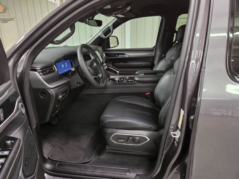 2025 Jeep Wagoneer L