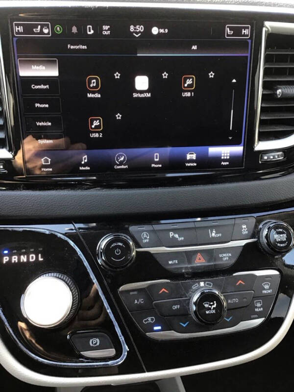2023 Chrysler Pacifica Touring L