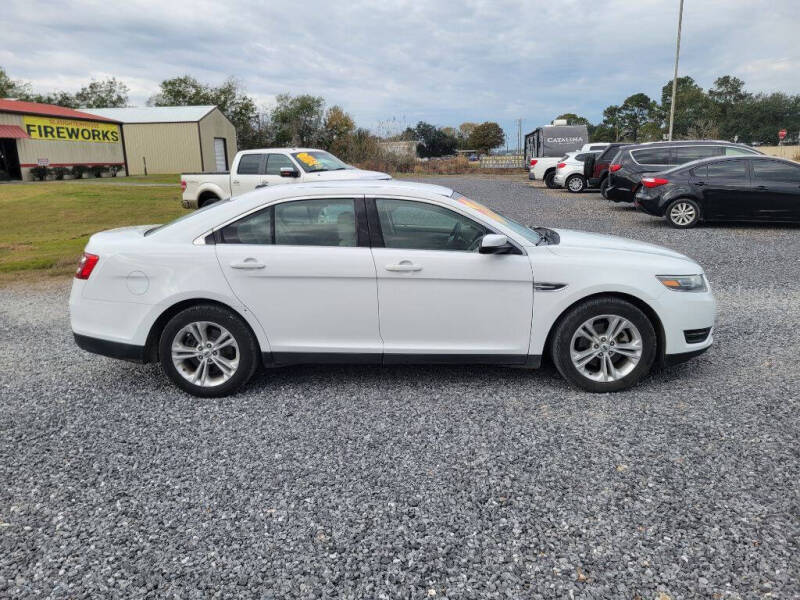 2017 Ford Taurus SEL photo 4