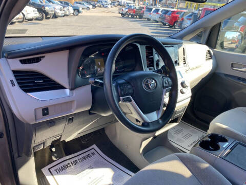 2017 Toyota Sienna LE 7-Passenger