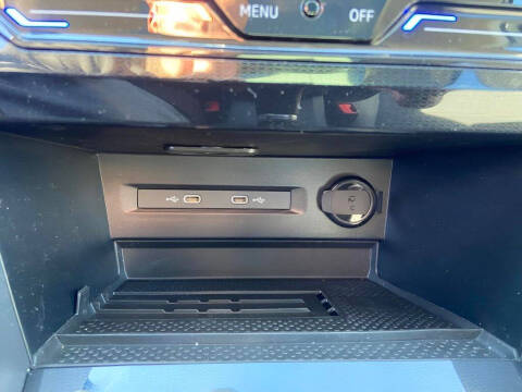 2025 Volkswagen Taos SE Black 4Motion