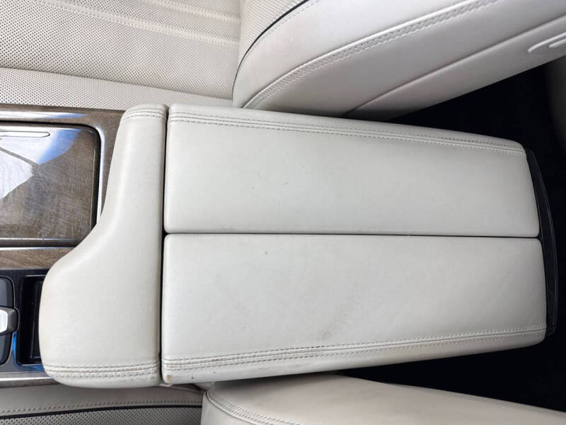 2019 Genesis G90