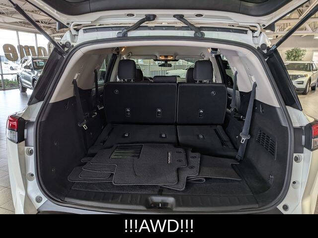 2022 Nissan Pathfinder SV