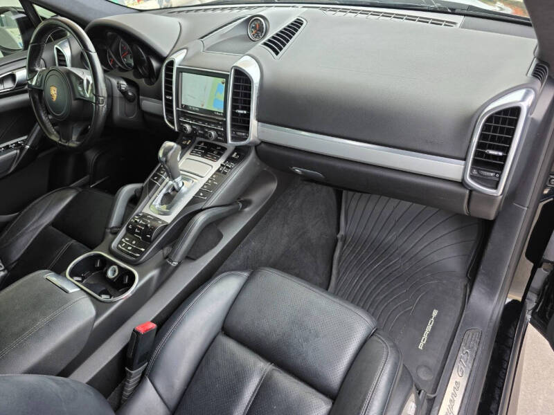 2014 Porsche Cayenne GTS