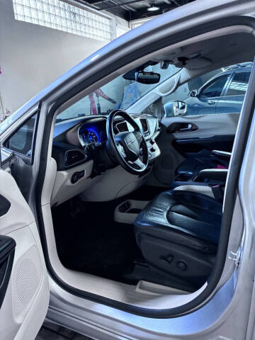 2017 Chrysler Pacifica Touring-L