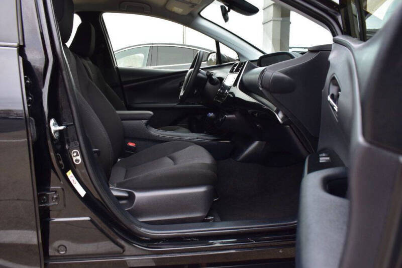 2022 Toyota Prius LE