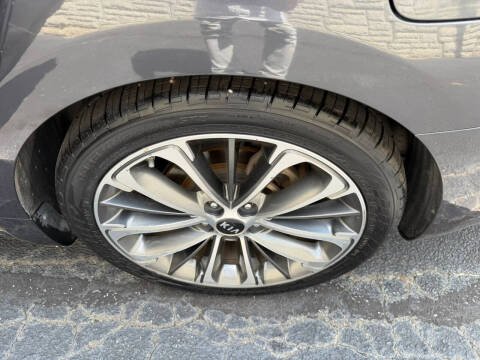 2017 Kia Cadenza Technology
