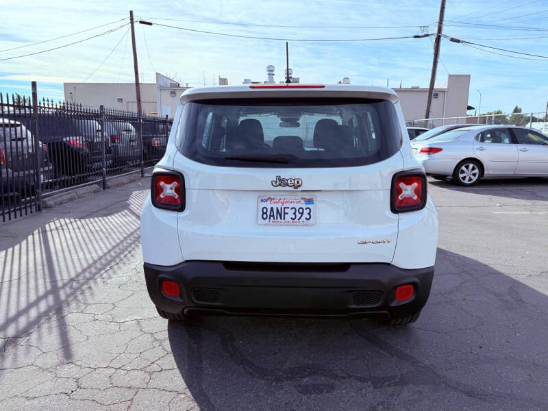 2017 Jeep Renegade Sport photo 7