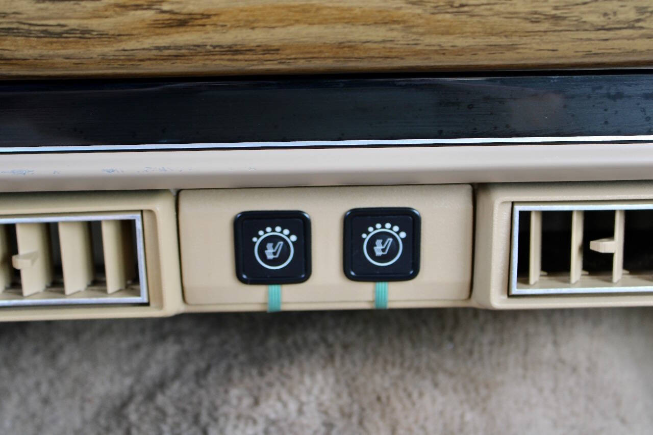 1989 Jeep Grand Wagoneer 65