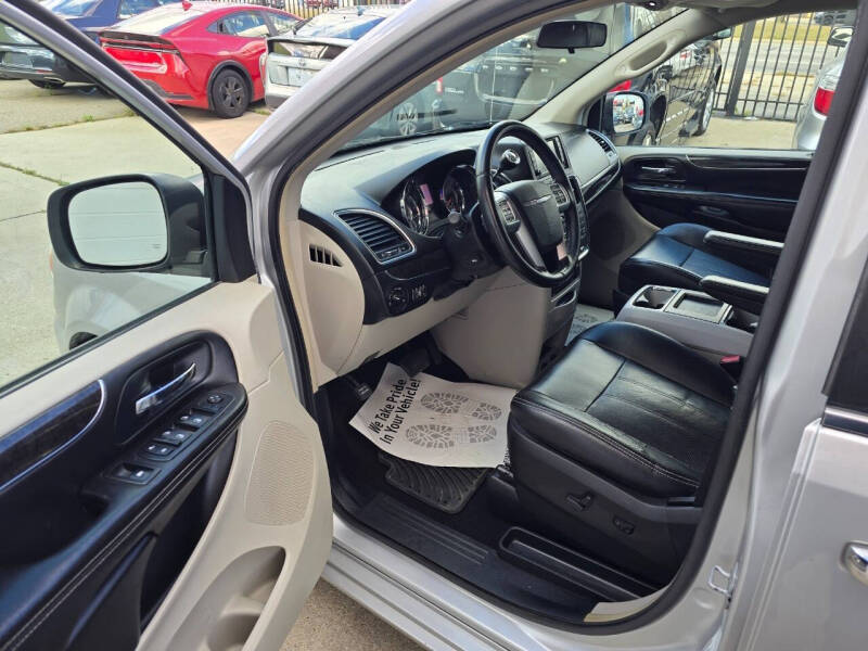 2011 Chrysler Town and Country Touring-L