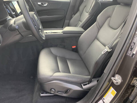 2025 Volvo XC60 B5 Plus Dark Theme