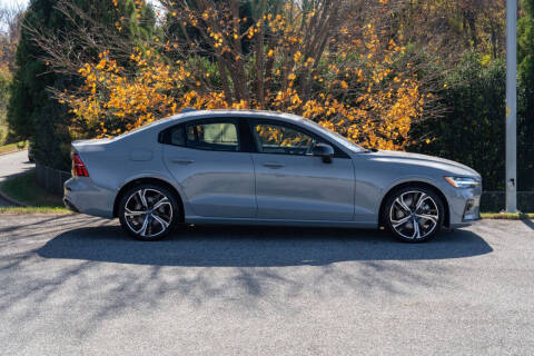 2024 Volvo S60 B5 Core Dark Theme