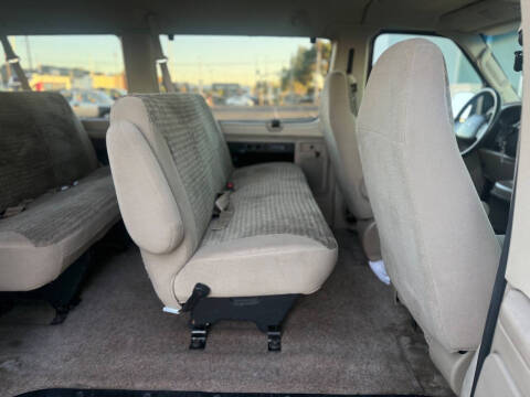 2004 Ford E-Series E-350 SD XLT