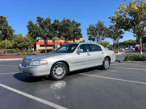 2006 Lincoln Town Car for sale at C&C Wholesale in Modesto CA