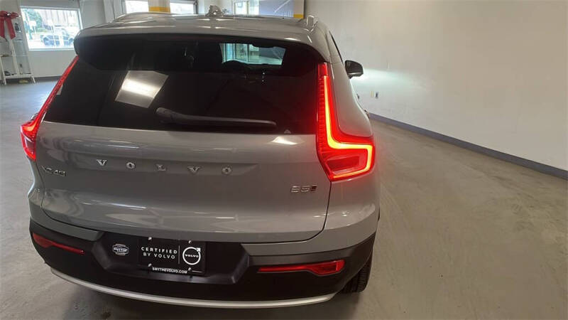 2025 Volvo XC40 B5 Core Bright Theme