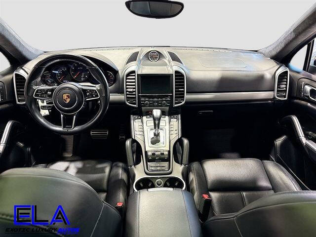 2016 Porsche Cayenne GTS