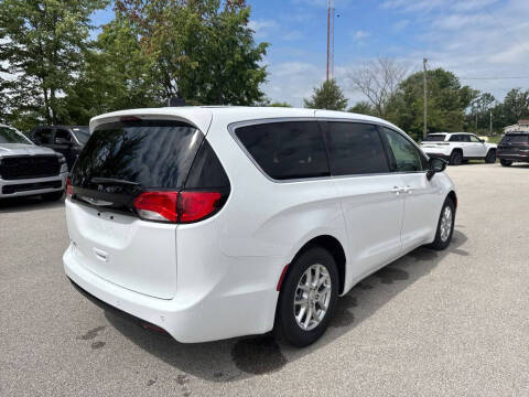 2027 Chrysler Pacifica LX