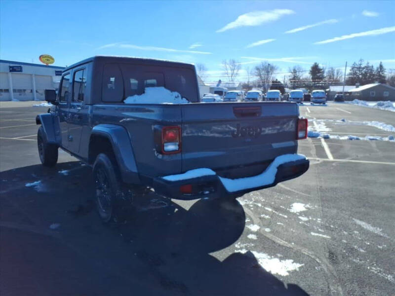 2024 Jeep Gladiator Sport