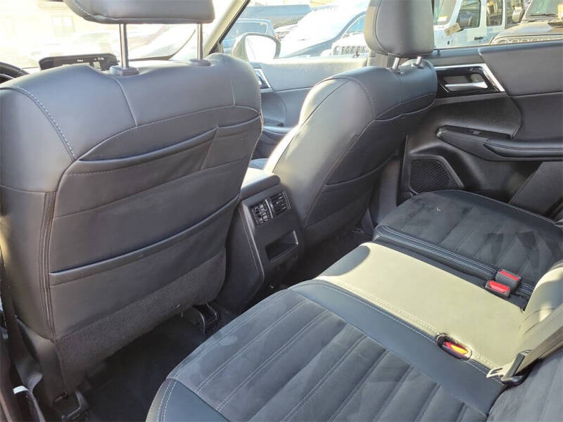 2024 Mitsubishi Outlander SE