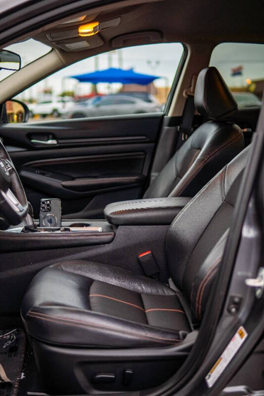 2022 Nissan Altima 2.5 SR