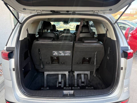 2022 Kia Carnival LX