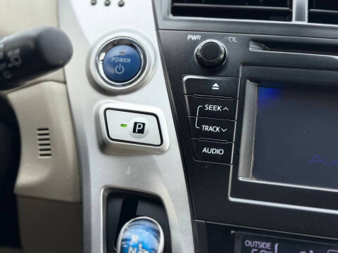 2013 Toyota Prius v Five