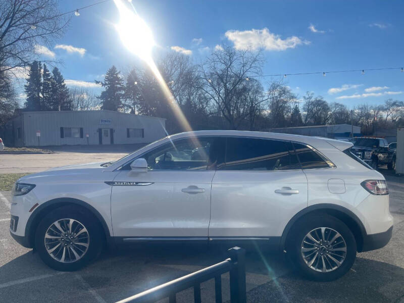 2019 Lincoln Nautilus Select