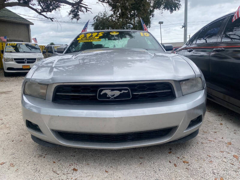 2010 Ford Mustang V6 photo 2