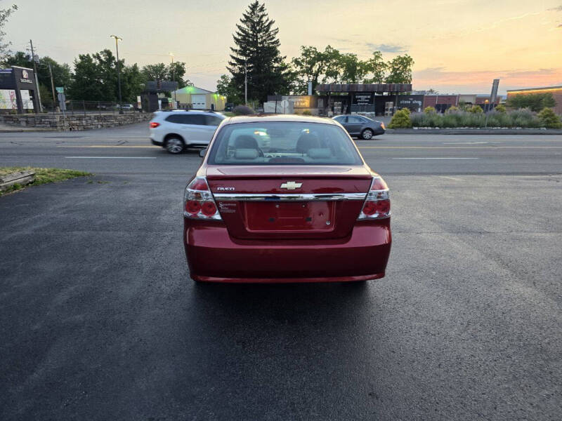 2011 Chevrolet Aveo 1LT photo 4