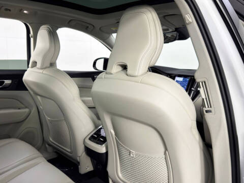 2023 Volvo XC60 B5 Ultimate Dark Theme